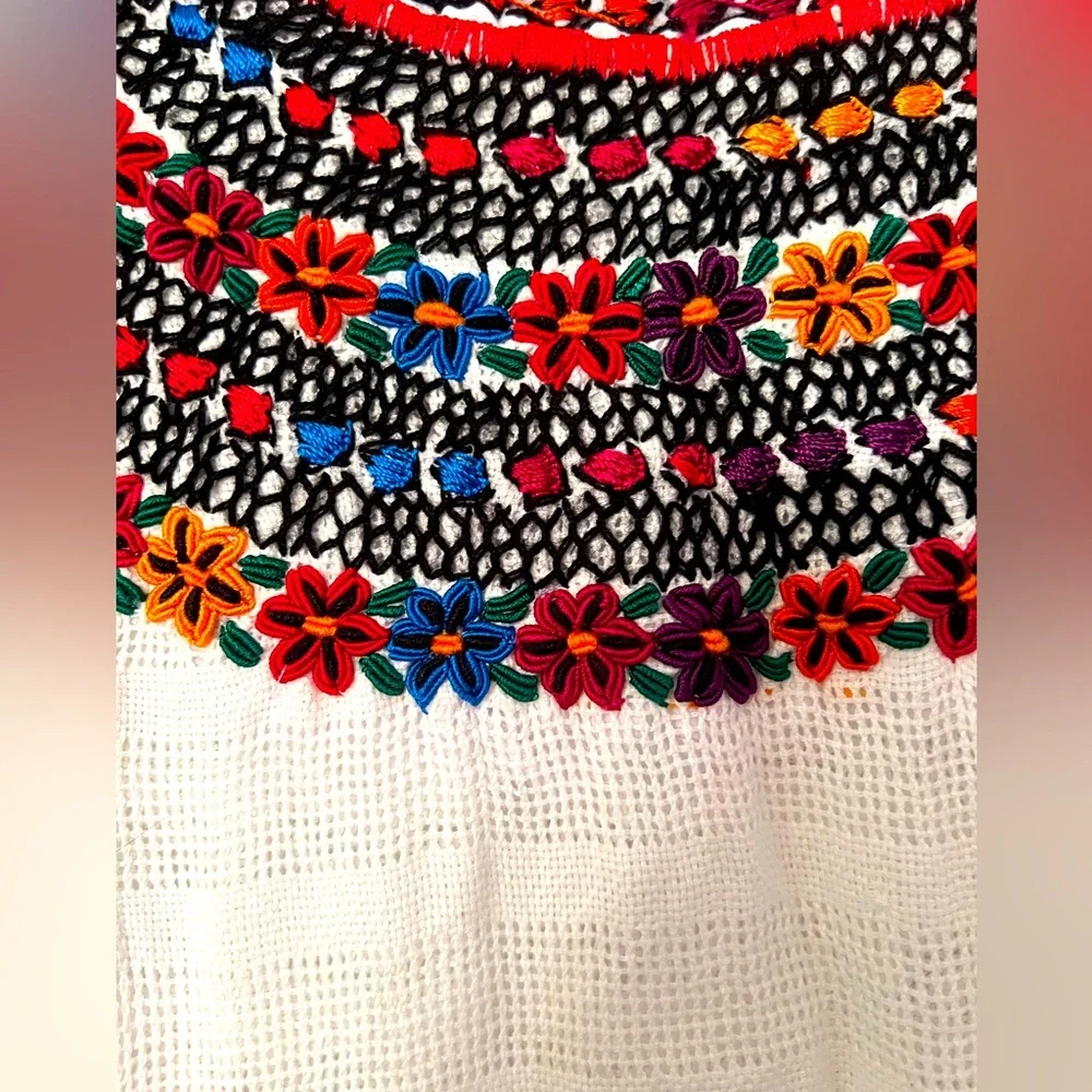🍎Hand made Woven HUIPIL de Cobanb Guatamala Blouse🌸 One size fits all. - Picture 2 of 8